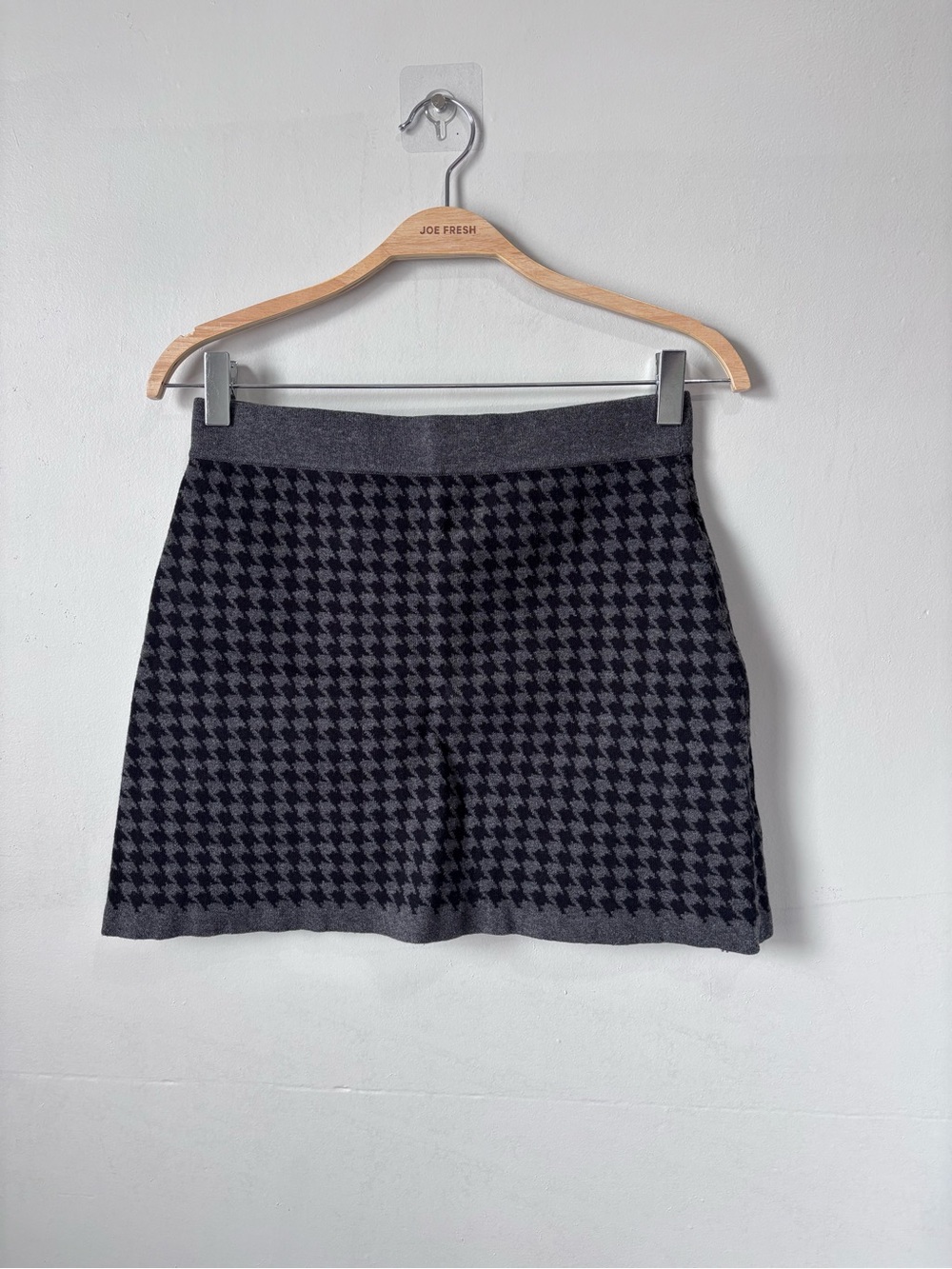 ✨3/$30✨ Forever 21 Plaid Knit Mini Skirt | Gray & Black | Size Medium